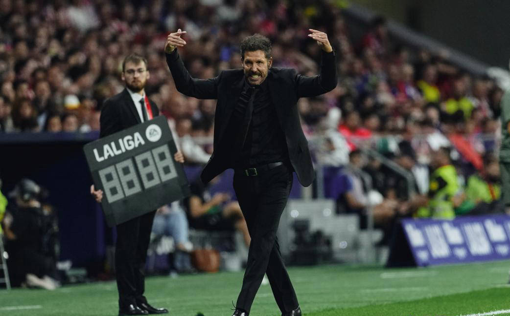 矛盾在比赛, 特别是对西, 但如今通过 矛盾在比赛, 特别是对西, 但如今通过