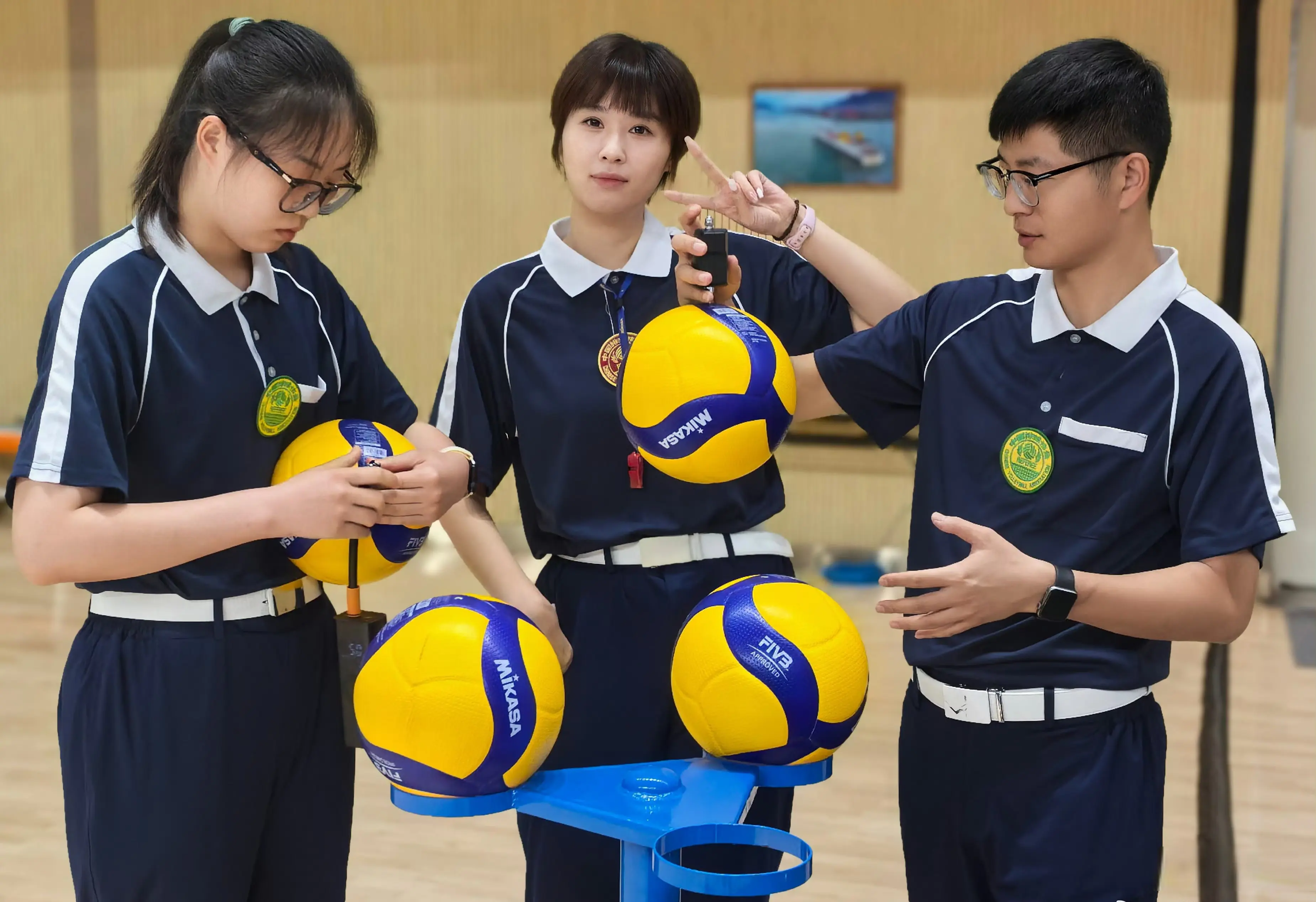 戎万千百以, 球员的安置 戎万千百以, 球员的安置